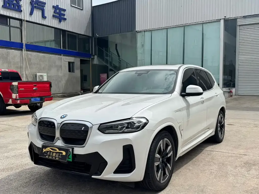 BMW iX3 — фото 1