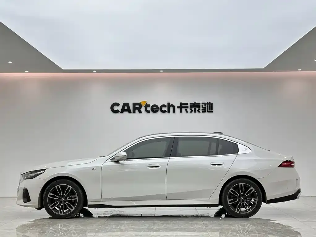 BMW 5 Series — фото 3