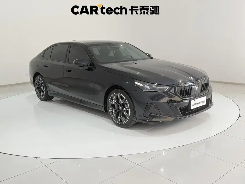 BMW 5 Series — фото 10