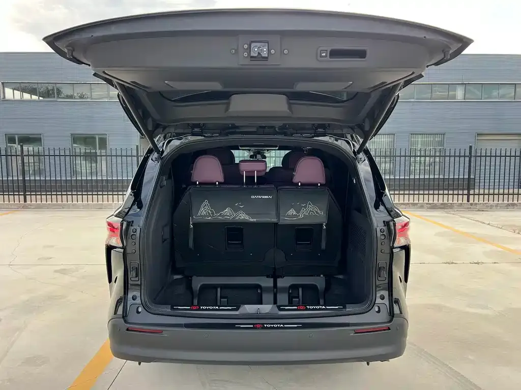 Toyota Sienna — фото 7