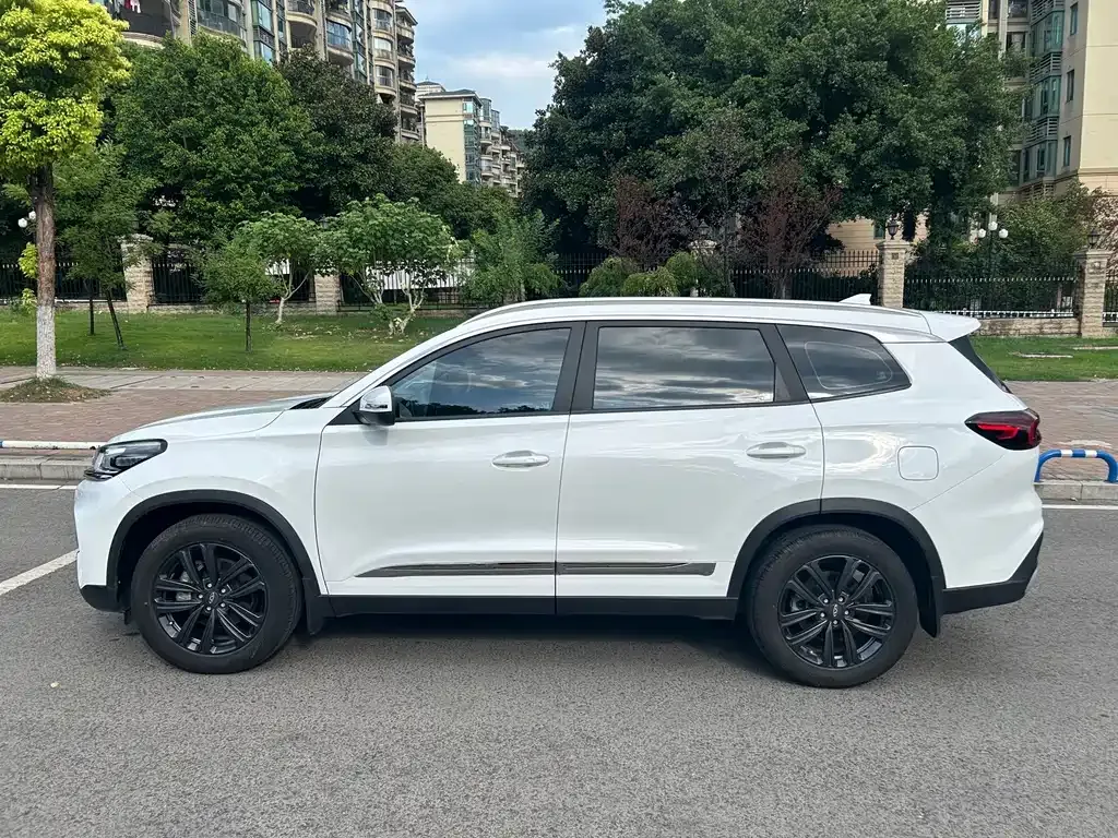 Chery Tiggo 8 — фото 10