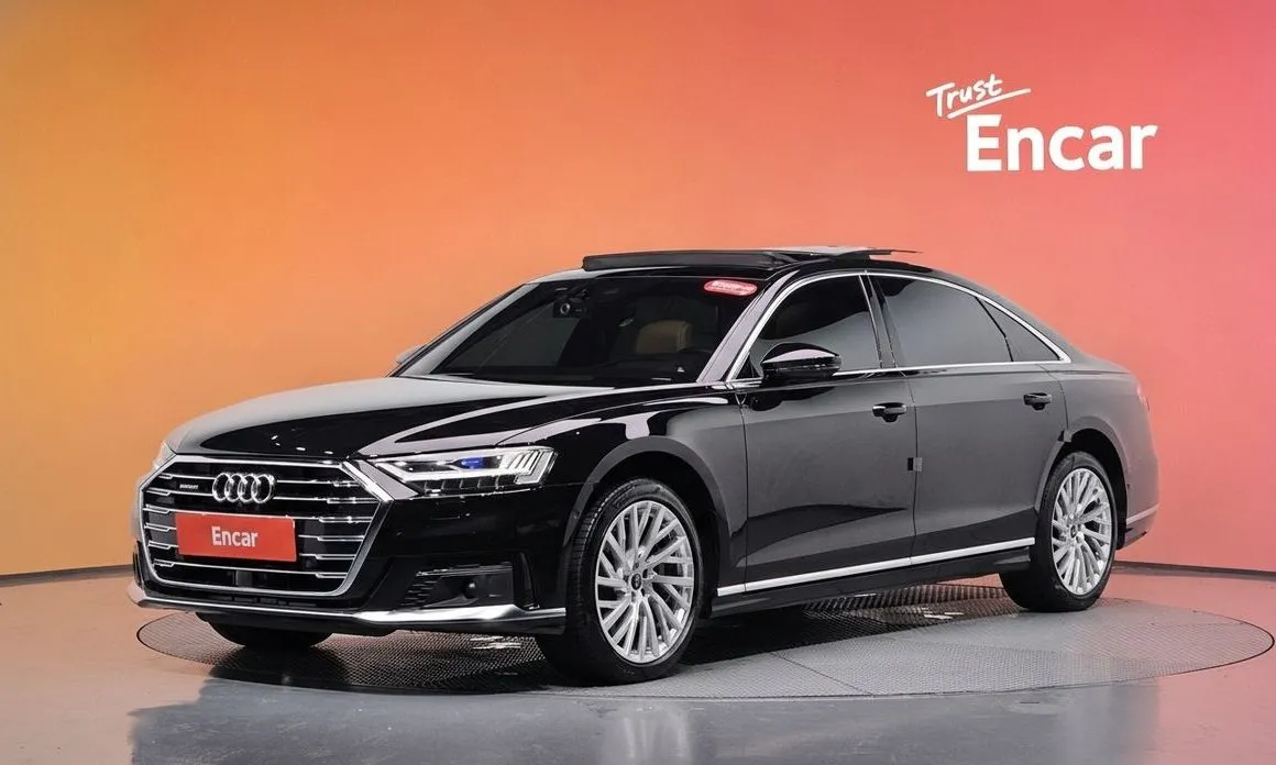 Audi A8 — фото 1
