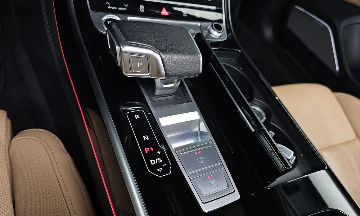 Audi A8 — фото 5