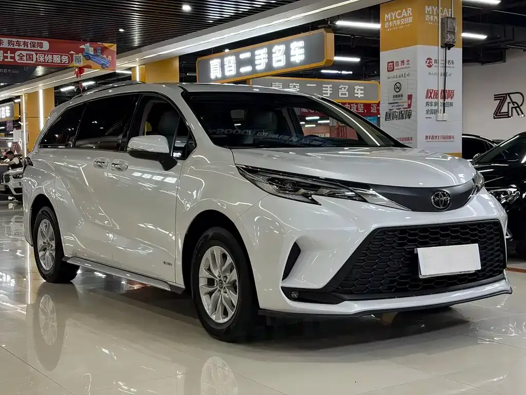 Toyota Granvia — фото 4