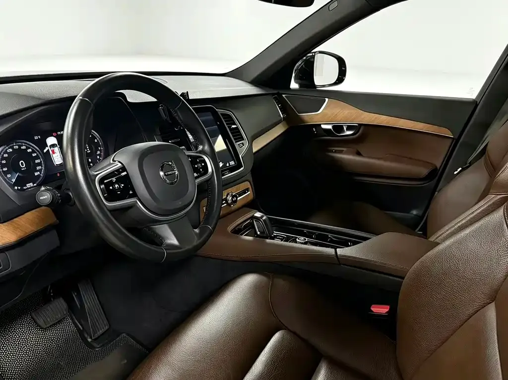 Volvo XC90 — фото 9
