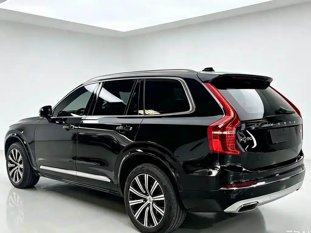 Volvo XC90 — фото 8