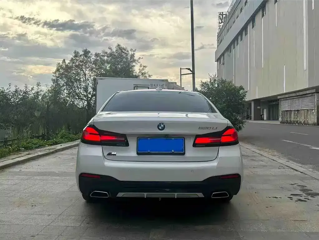 BMW 5 Series — фото 4
