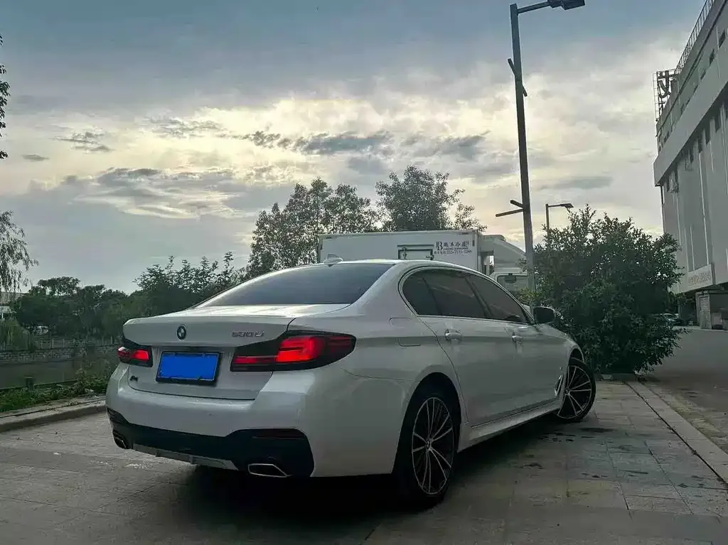 BMW 5 Series — фото 2