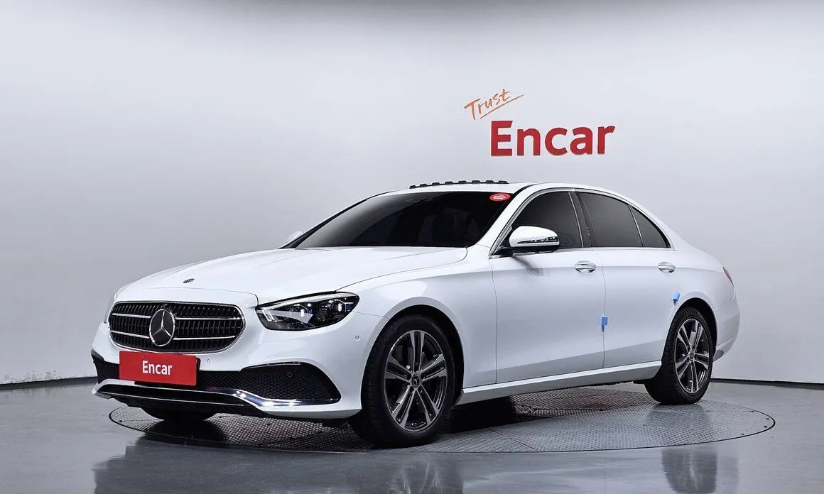 Mercedes-Benz E-Class — фото 1