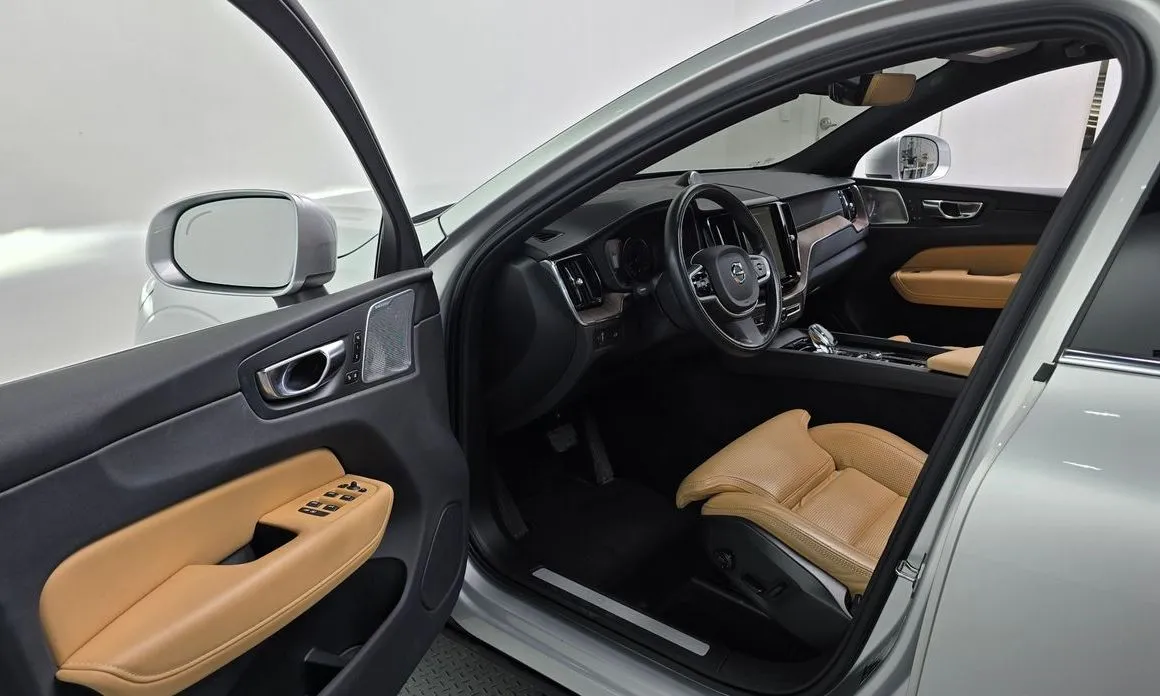 Volvo XC60 — фото 10