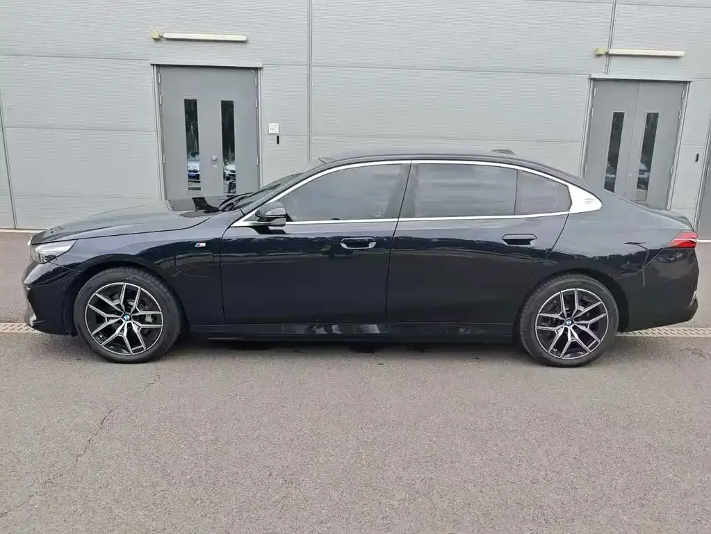 BMW i5 — фото 10