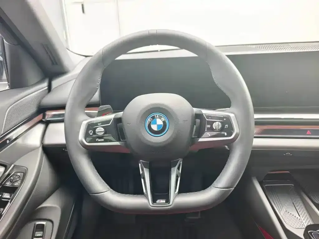 BMW i5 — фото 6