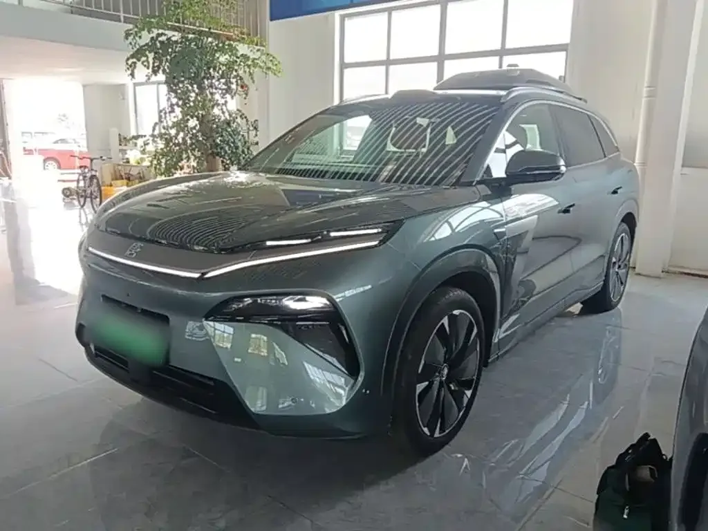 BYD Tang L — фото 1