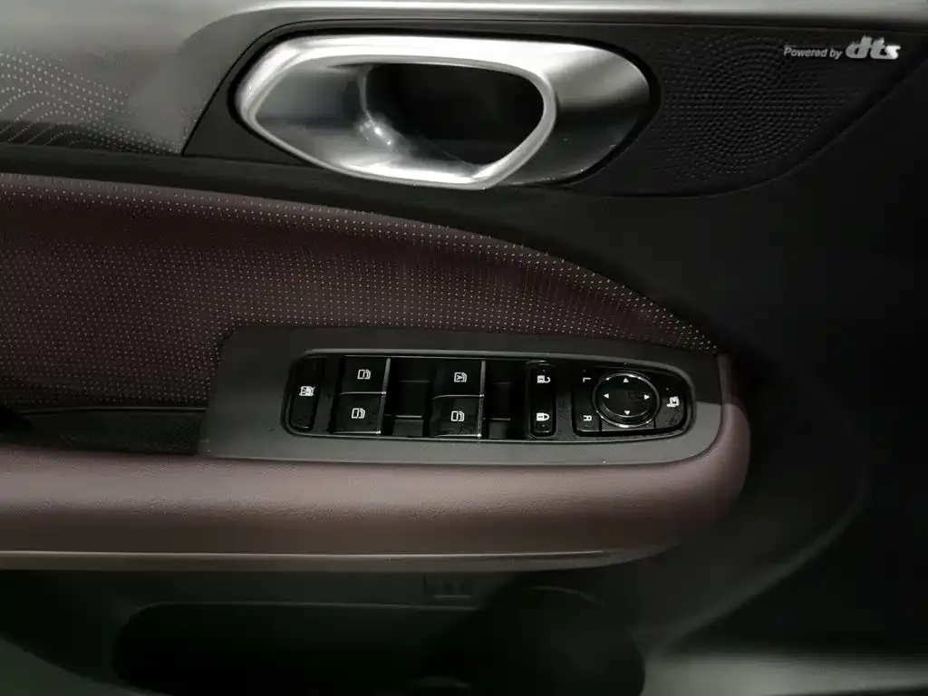 GAC Motor Trumpchi M6 — фото 10