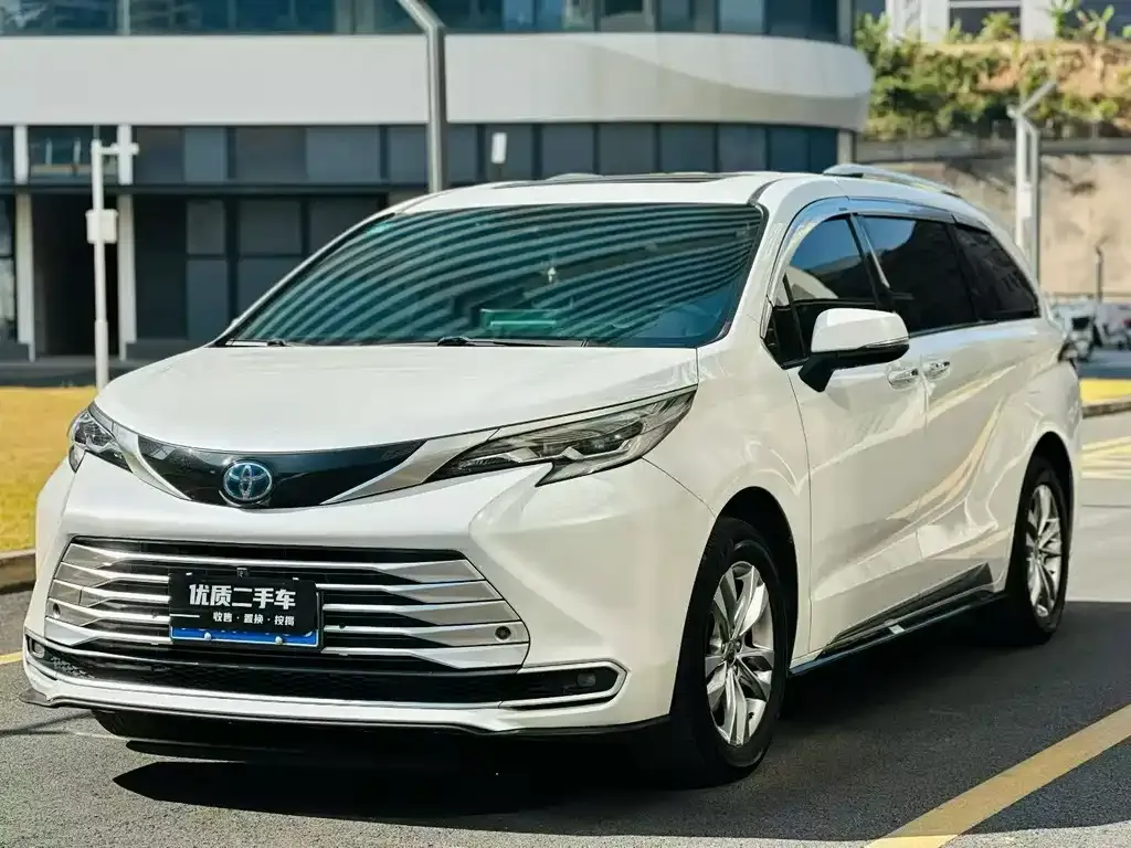 Toyota Sienna — фото 2