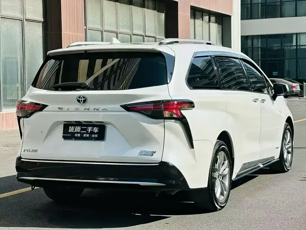 Toyota Sienna — фото 6