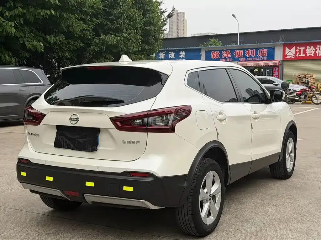Nissan Qashqai — фото 7