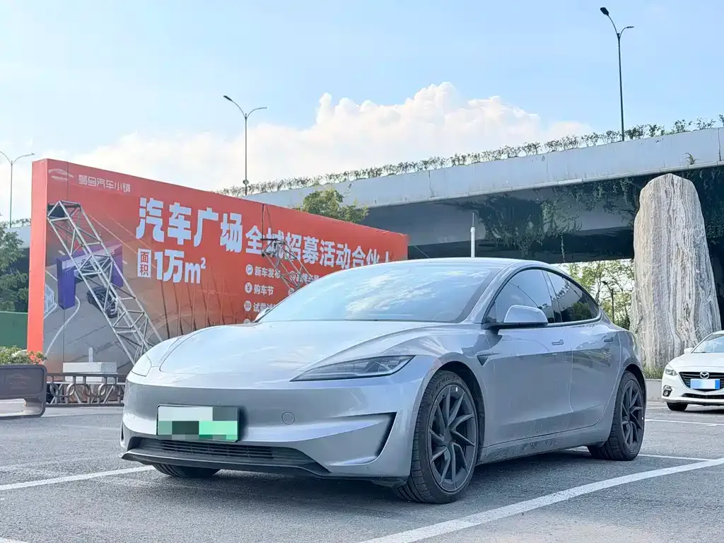 Tesla Model 3 — фото 1