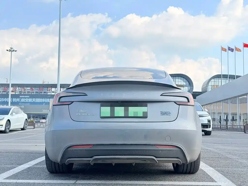 Tesla Model 3 — фото 7