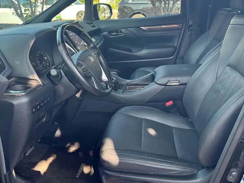 Toyota Vellfire — фото 3