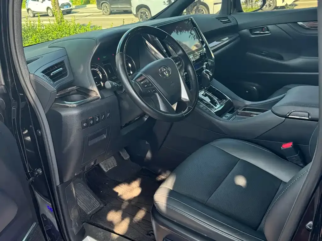 Toyota Vellfire — фото 4