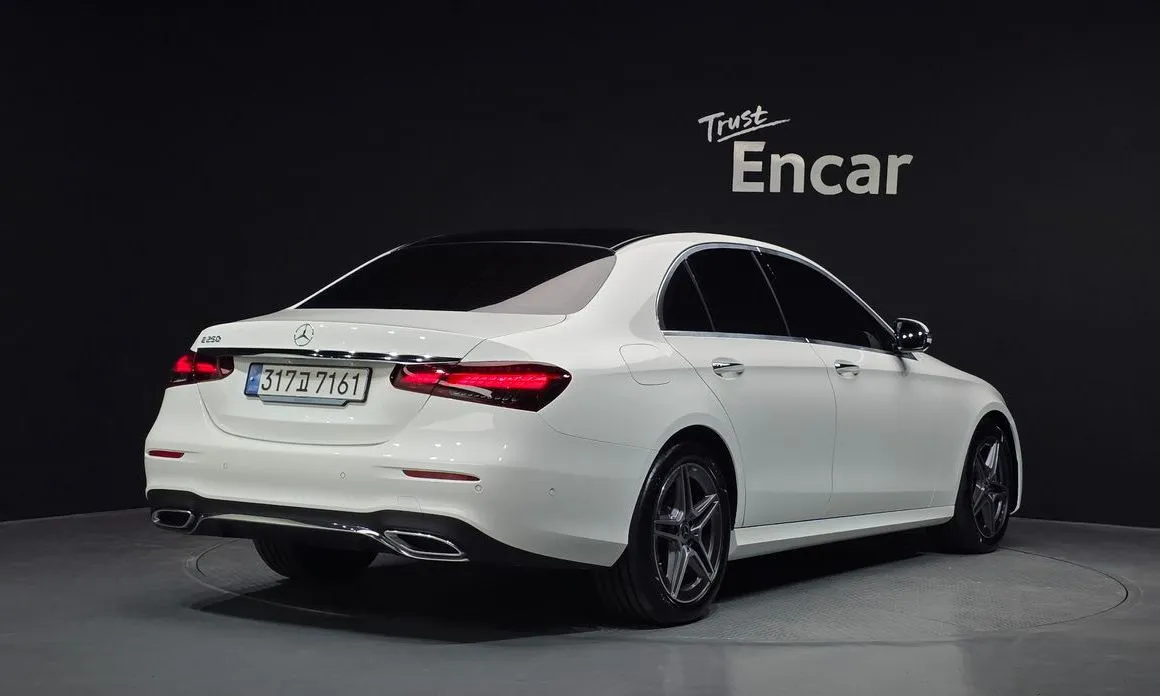 Mercedes-Benz E-Class — фото 4