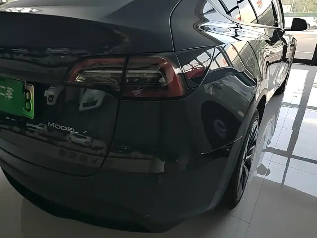 Tesla Model Y — фото 6