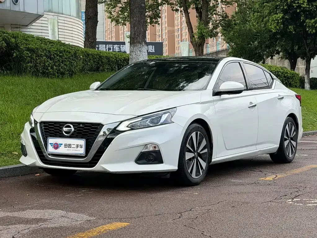 Nissan Teana — фото 1