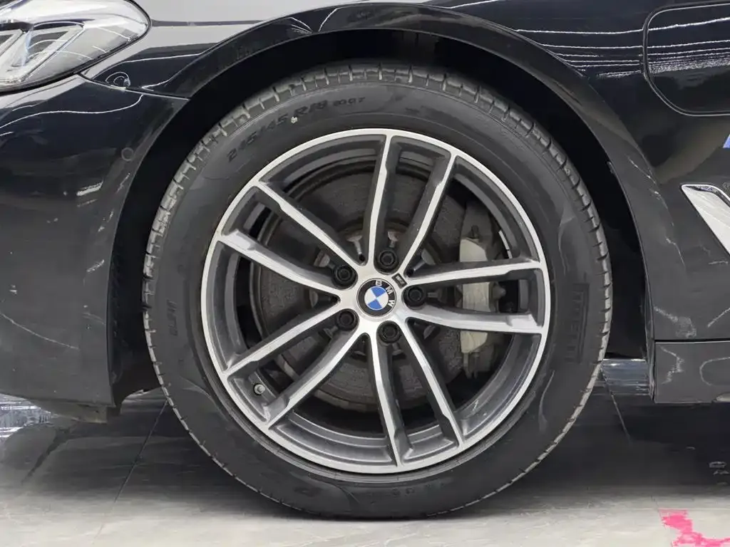 BMW 5 Series New Energy — фото 2