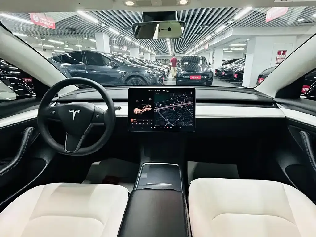 Tesla Model 3 — фото 3