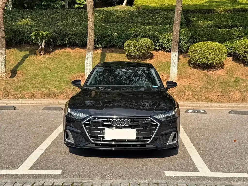 Audi A7L — фото 1
