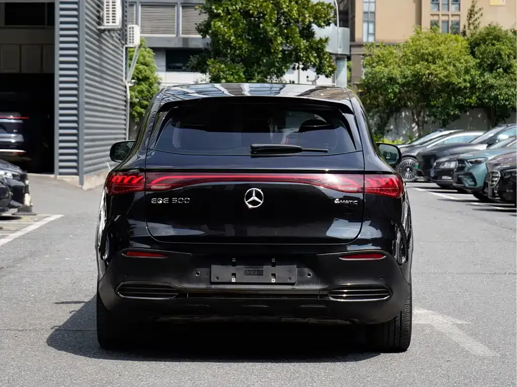 Mercedes-Benz EQE SUV — фото 10