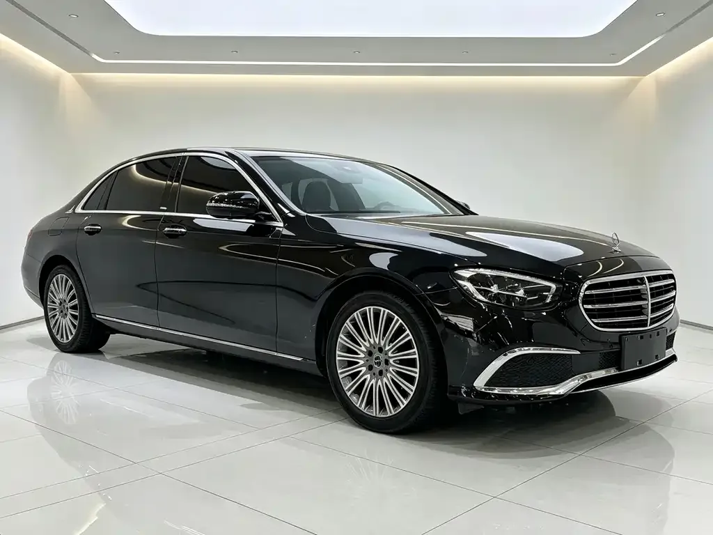 Mercedes-Benz E-Class — фото 2