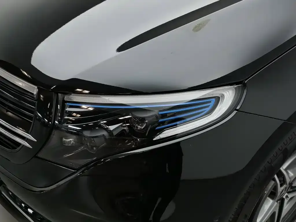 Mercedes-Benz EQC — фото 5