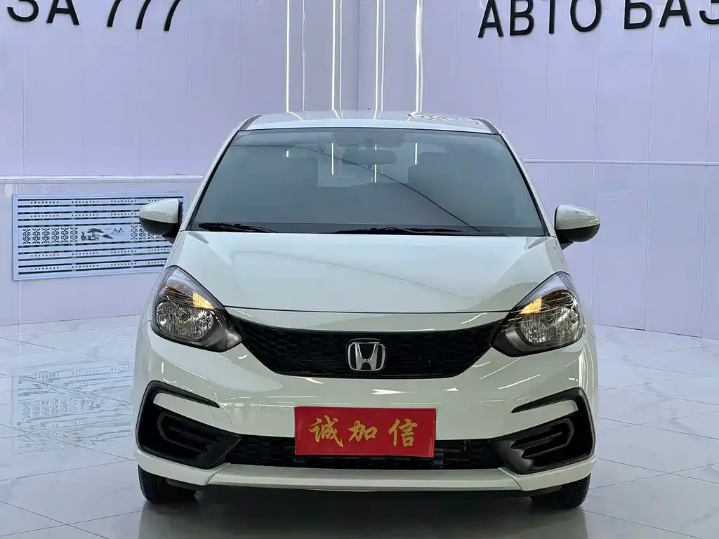 Honda Fit — фото 8