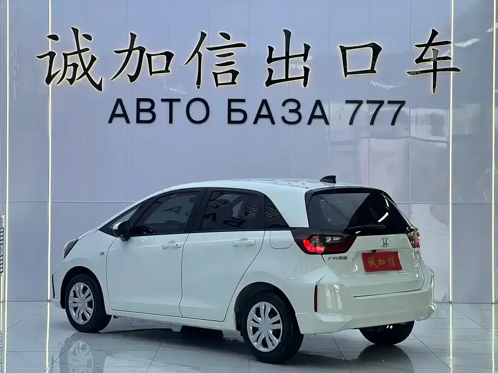 Honda Fit — фото 7