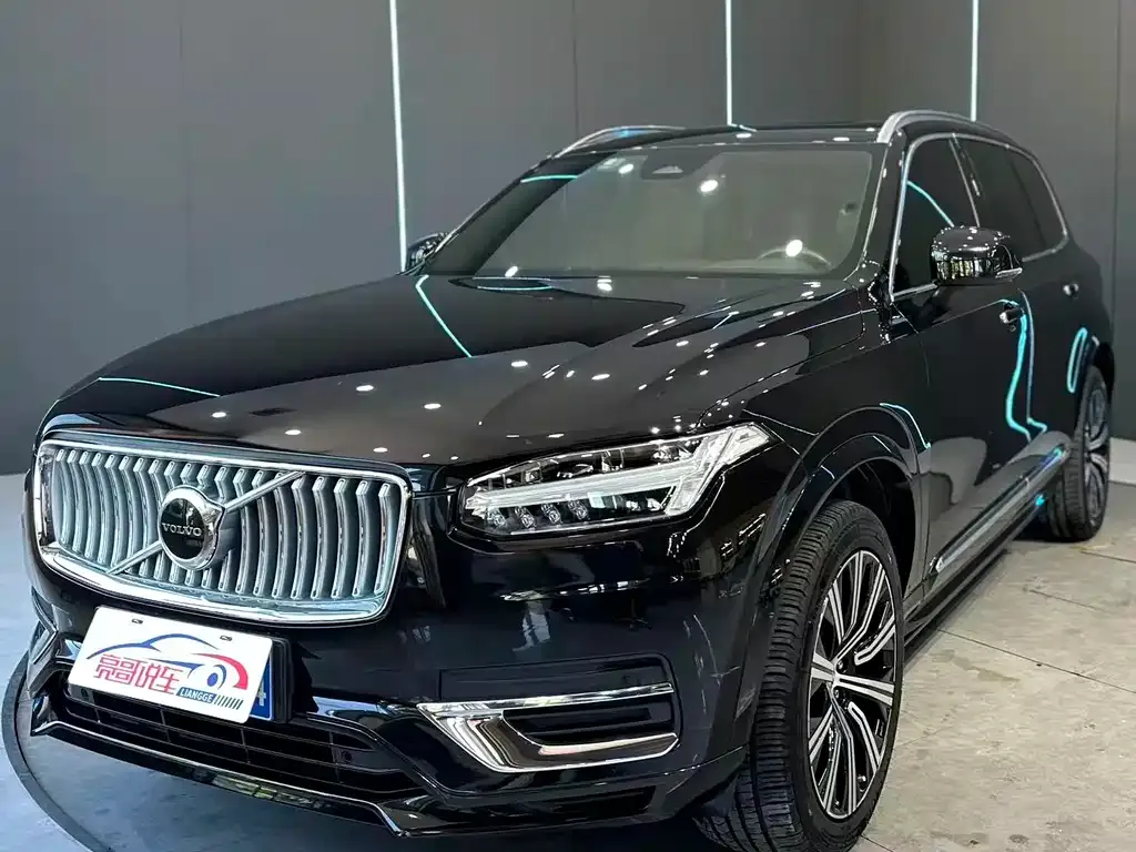 Volvo XC90 — фото 1