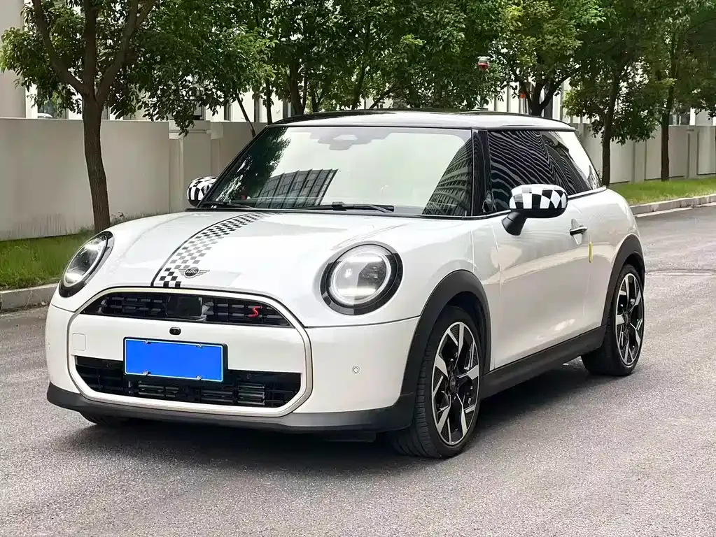 MINI Cooper (3-door) — фото 1