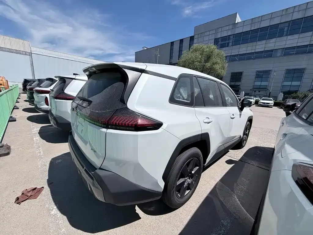 Toyota RAV4 — фото 6