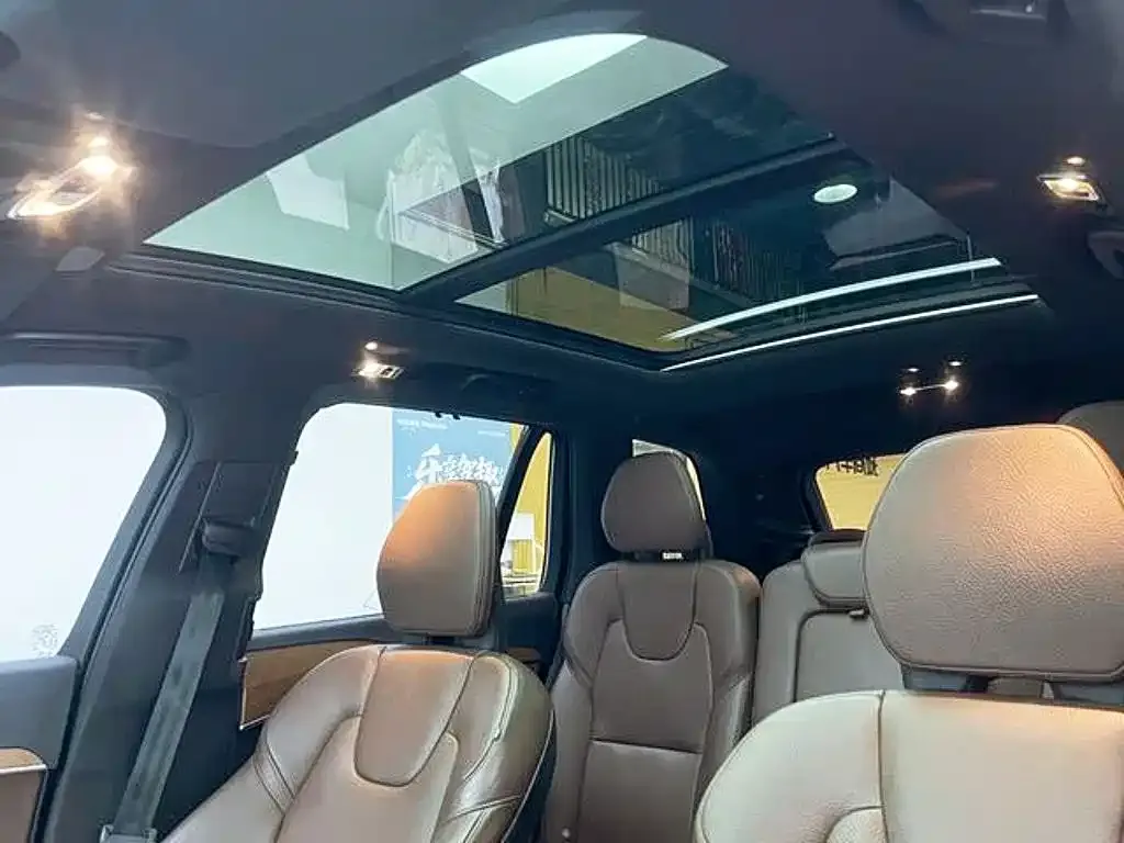 Volvo XC90 — фото 9