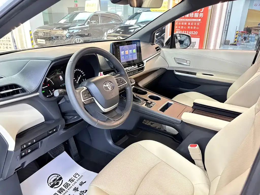 Toyota Sienna — фото 9
