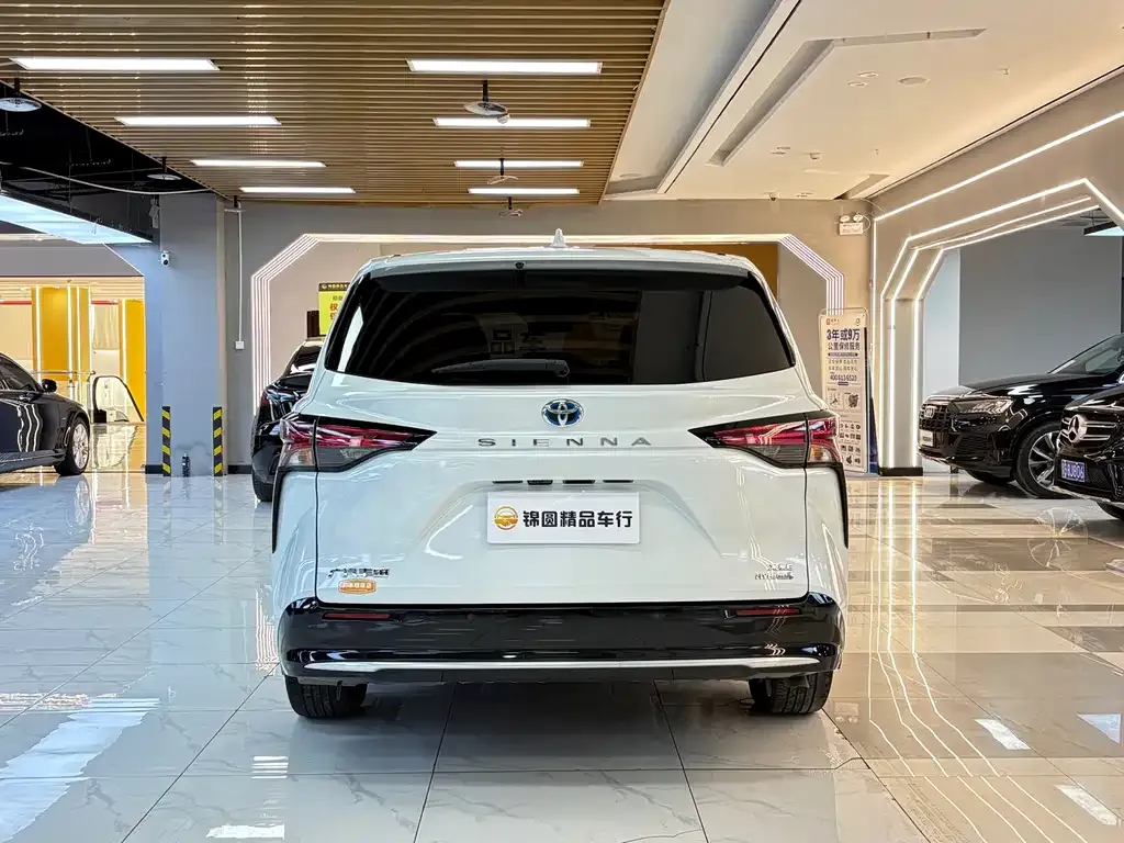 Toyota Sienna — фото 4