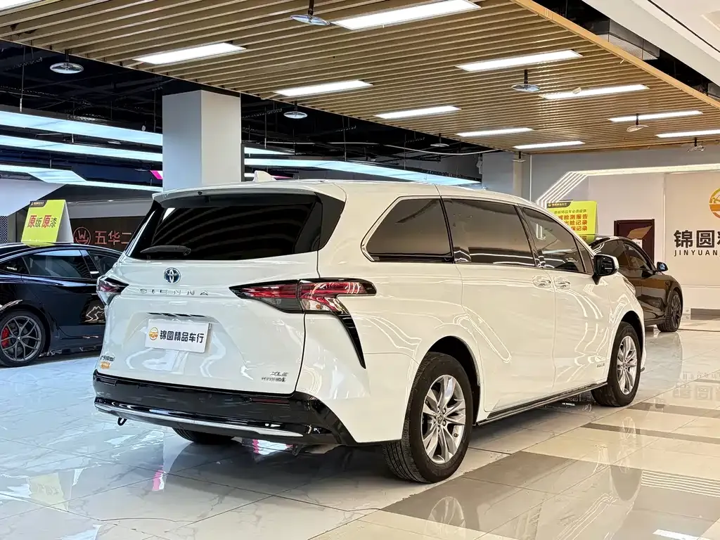 Toyota Sienna — фото 5
