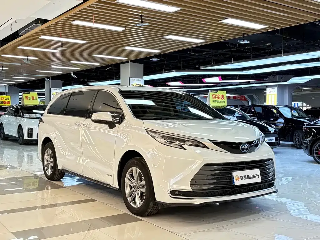 Toyota Sienna — фото 10