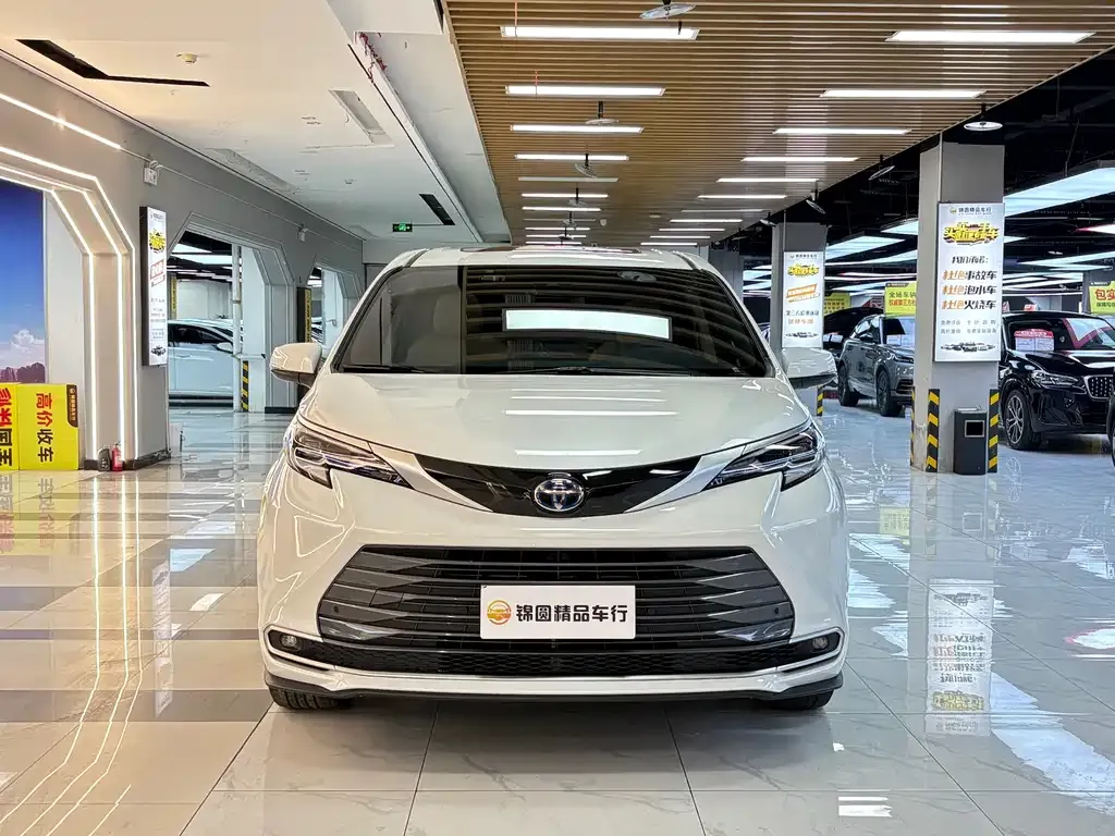 Toyota Sienna — фото 6