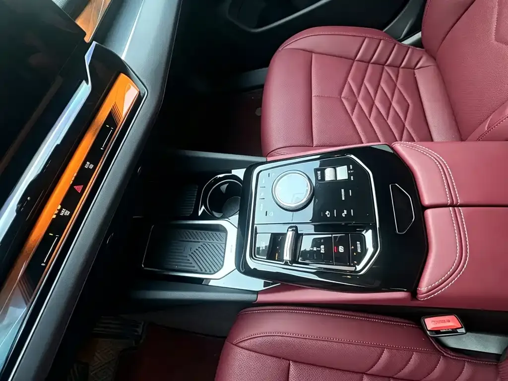 BMW i5 — фото 10