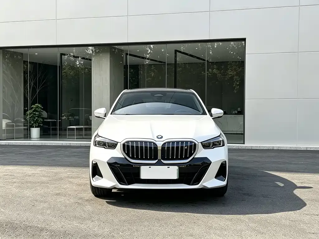 BMW i5 — фото 3