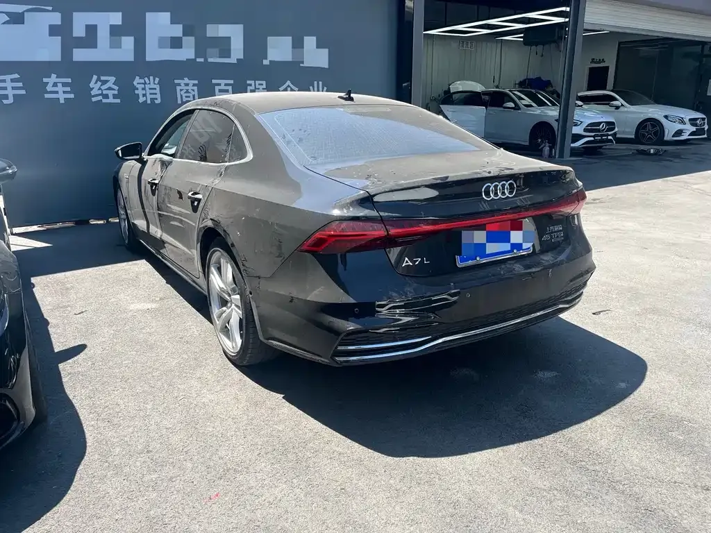 Audi A7L — фото 9