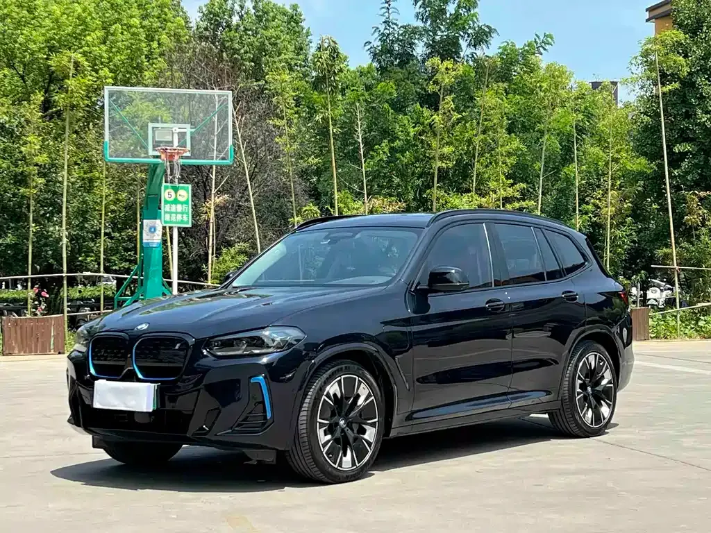 BMW iX3 — фото 1