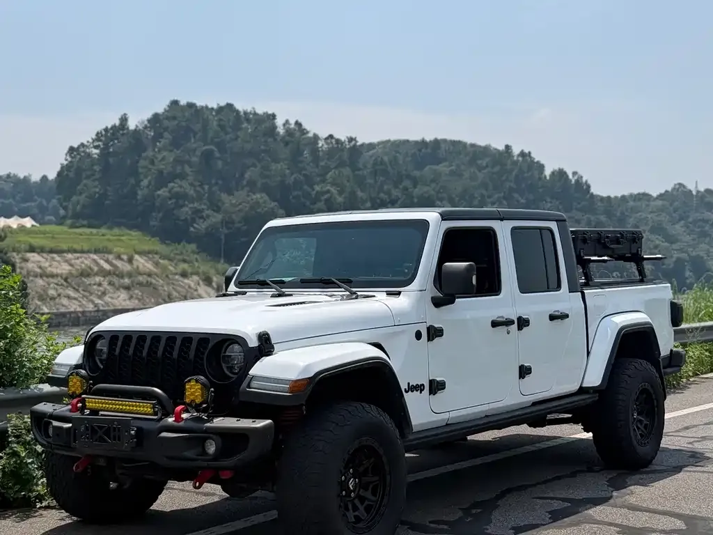 Jeep Gladiator — фото 1